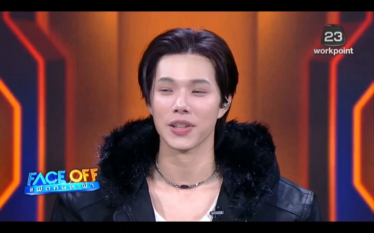 Daou’s twin: How come Offroad refuses Daou’s skinship #Faceoffแฝดคนละฝาxต้าห์อู๋ออฟโรด 🚗 I never deny it. Daou’s twin: When I come home, he said that when we first dated, he allows me to kiss cheek here and there but he doesn’t allow anything now. Before he was so gentle, now he yells at me too. you have to understand na Daou, that once you date for a long time, it’s not the same like the promotion period at first. 🎤 Is that true? 🚗 No, I’m always willing (to accept his skinship)