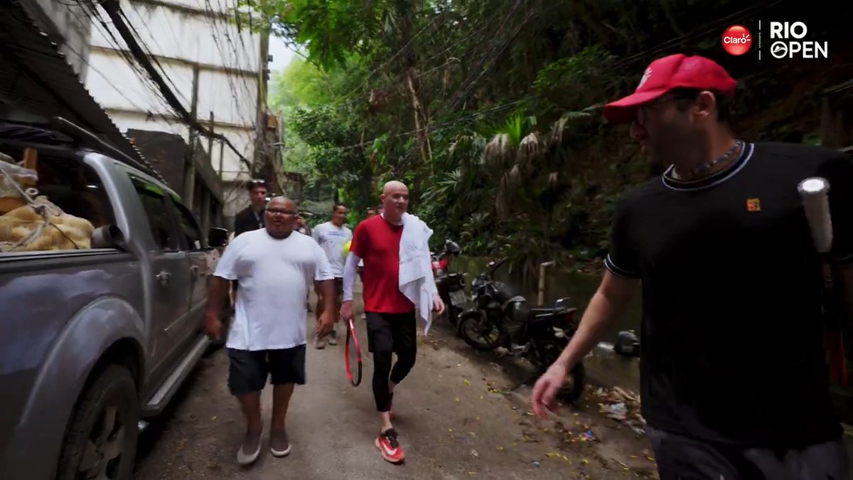 Spectacular views. An even more spectacular welcome ❤️ While in Rio de Janeiro, Andre Agassi visited the favela of Rocinha to play tennis with its talented kids who love the sport! Rio Open #RioOpen