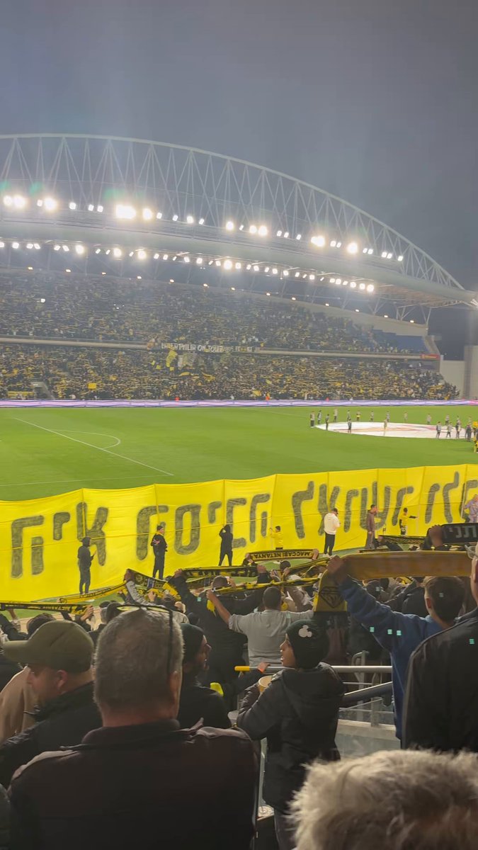 Je suis en Israël. Dans toutes les compétitions sportives il y a l’hymne israélien en préambule. Je rêve que dans mon pays la France, la Marseillaise soit jouée avant tous les matchs. Tous les supporters chantent. Notre pays doit faire nation.