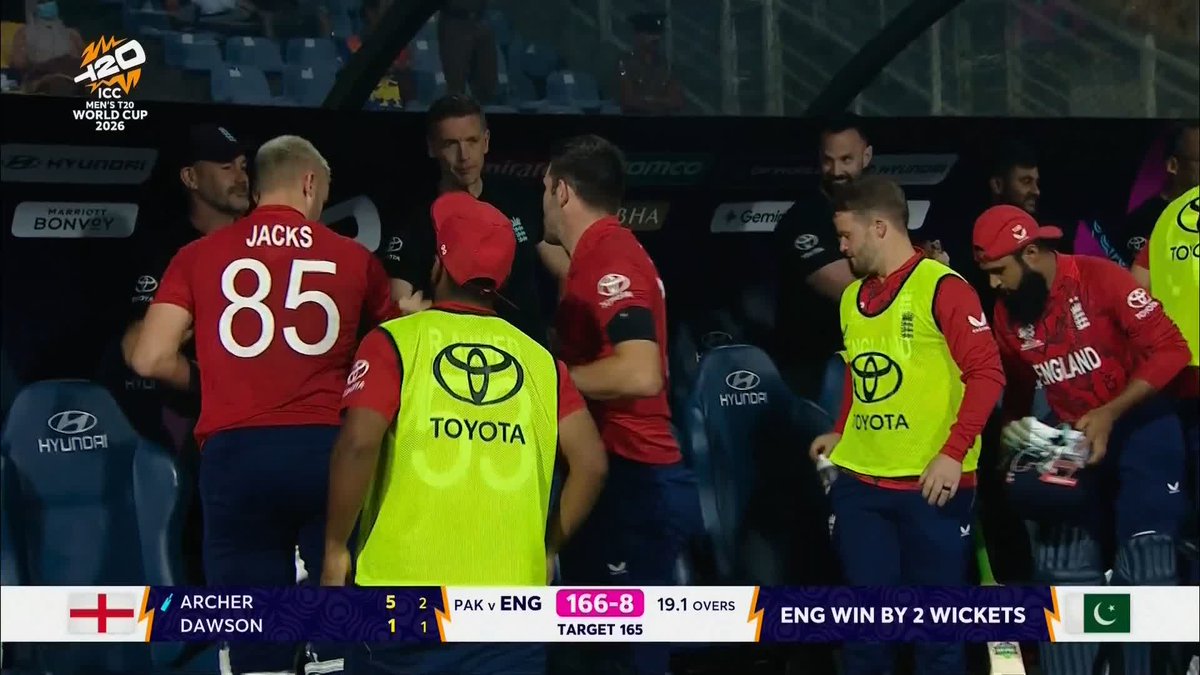 BREAKING: England have reached the T20 World Cup semi-finals after beating Pakistan by two wickets 🚨