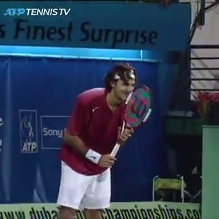 One of Roger Federer’s best points, against Andre Agassi ✨ (🎥 ATP Tour)