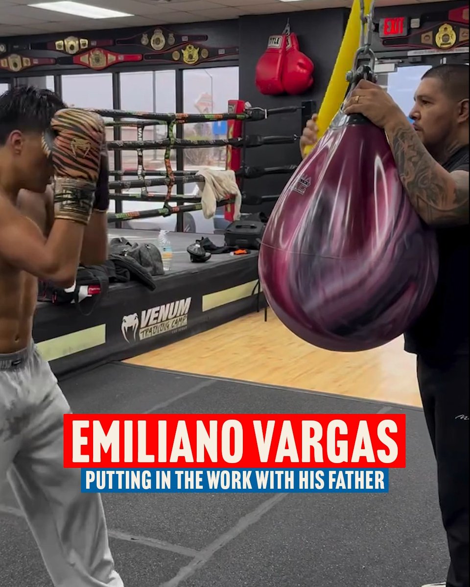 The Ring's 2025 Prospect Of The Year Emiliano Vargas putting in that work with his father, former world champion Fernando Vargas ahead of his fight against Agustin Ezequiel Quintana this Saturday on DAZN 🔥