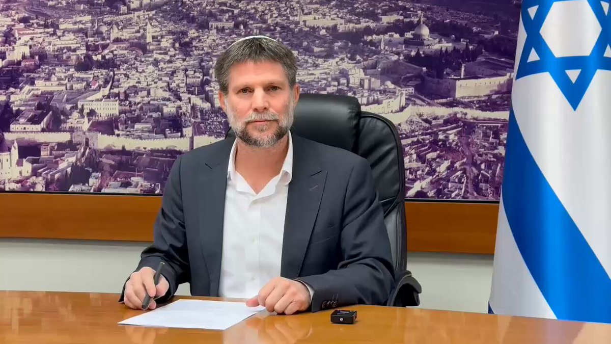חתמתי על צו לפטור ממס על ייבוא אישי עד 130 דולר; הכניסה לתוקף: מהלילה בחצות. כפי שאמרתי לאורך כל הדרך לא אתן לקומץ קומוניסטים בליכוד ולאופוזיציה חסרת אחריות שנלחמת באזרחי ישראל - לנצח. אני נחוש במאבק ביוקר המחיה. הצו הקודם הוכיח את עצמו עוד לפני פקיעתו הלילה בכנסת. אזרחי ישראל הפסיקו להיות שבויים של המונופולים, והתחרות כבר התחילה להוריד מחירים. מול מי שמנסה לעצור תחרות ולהשאיר את הציבור תלוי במונופולים, אנחנו בוחרים בציבור. מול כל השמאל יכול להיות כאן זול. אמשיך להיאבק ביוקר המחיה עבור אזרחי ישראל!
