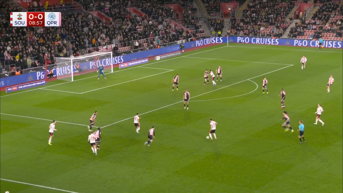 Dream start for Southampton! A beautiful hit from Finn Azaz 🤩