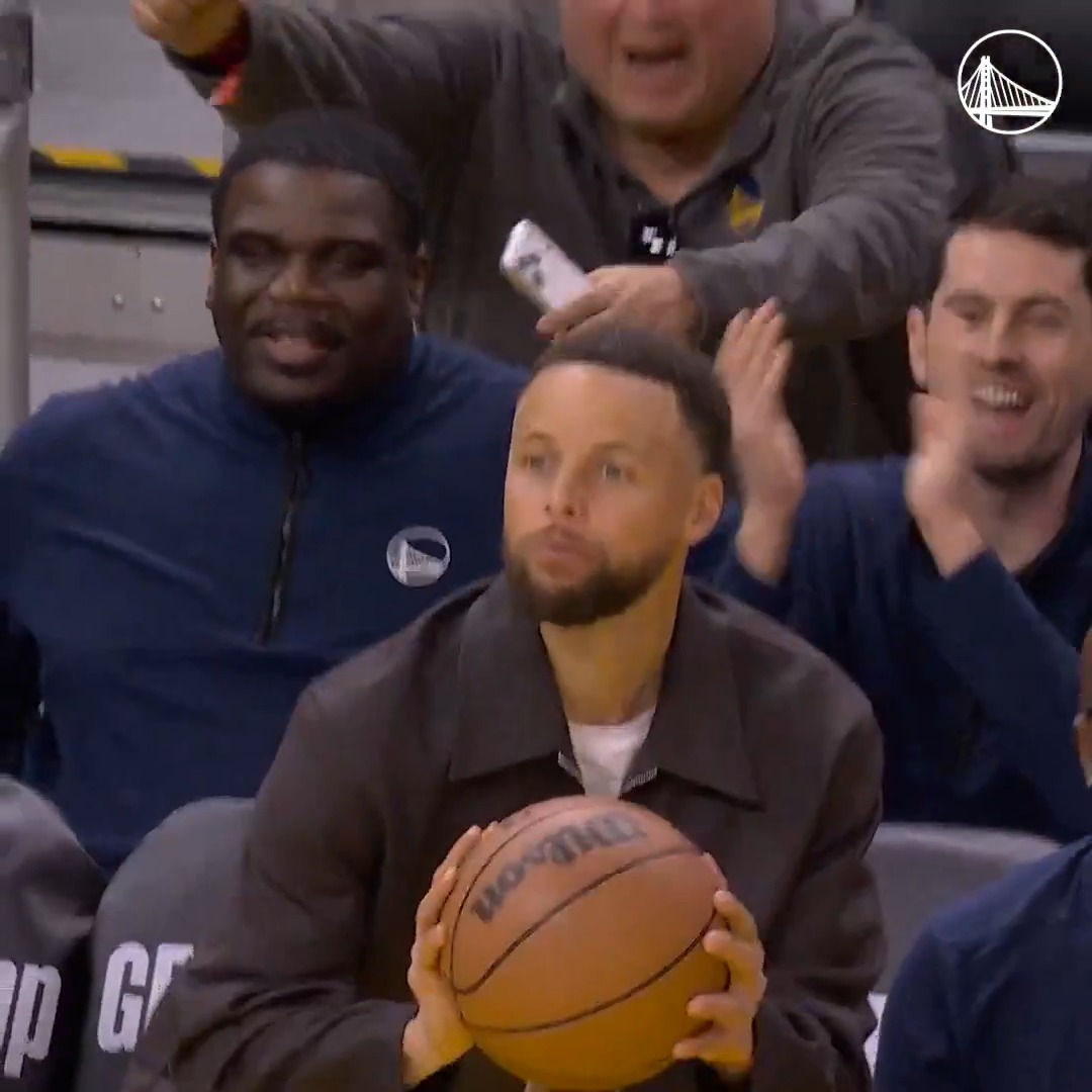 The ball always finds its way to Stephen 🤣