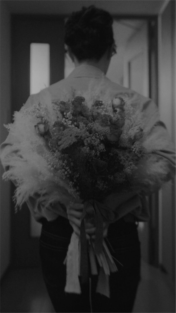What happens to the bouquets that are sent to live events and concerts once the show is over? 💐 The Rebloom Flower Project, in partnership with the Japan Sustainable Flower Association and Sony Music Entertainment, is working to give flowers a second life. The flowers are reused in various products such as potpourri and candles, or used to decorate fan events. Learn more about how the Rebloom Flower Project is taking action to reduce flower waste: