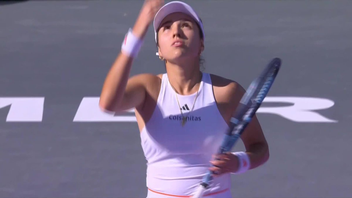 Pushing through 👊 Camila Osorio comes from 4-1 down in the first set to battle into Round 2. #MeridaOpen