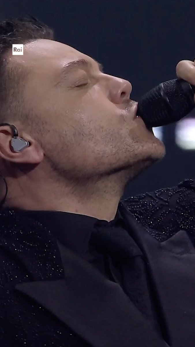 Una voce, un coro, che spaccano il cielo 💥 Tiziano Ferro a #Sanremo2026 Le esibizioni integrali, lo show dell’Ariston e gli extra sono su RaiPlay: