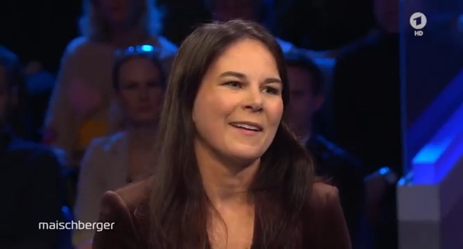 „Natürlich können wir nicht alle Frauen in #Afghanistan retten, aber wenn ich hundert Menschenleben rette, oder da waren es Zehntausende, dann war es jede Mühe für mich wert.“ – Annalena #Baerbock (BÜNDNIS 90/DIE GRÜNEN, Annalena Baerbock) über ihre Zeit als Außenministerin. #maischberger