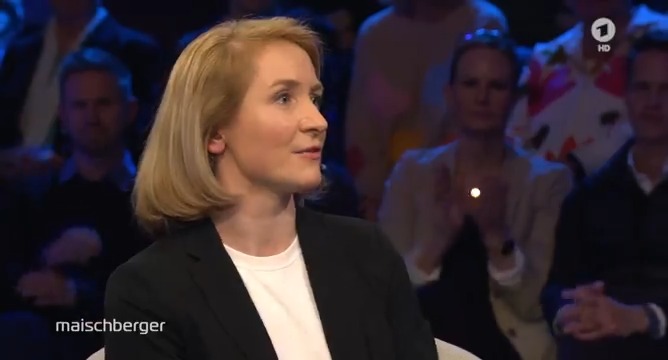„Sie treten die ganze Zeit nach unten, anstatt sich einmal zu fragen: Könnten wir beide nicht als Abgeordnete in die Rentenkasse einzahlen? Das wäre so einfach.” – @DieLinke-Parteivorsitzende @InesSchwerdtner über die Debatte um die #Rente. #maischberger