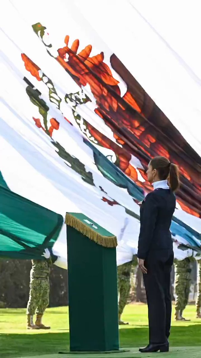 Nuestra bandera es más que un símbolo; es la representación de la grandeza de México, de su historia, de unión, esperanza y memoria sagrada de quienes dieron todo por la patria. Todas y todos debemos sentirnos orgullosos.