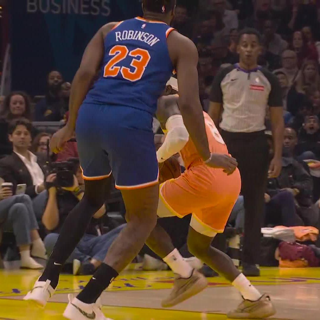 Dennis Schroder dime to Donovan Mitchell — Too smooth. 🥶