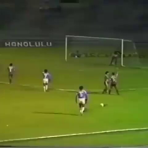 ⚽🇧🇷 Para mí, el de Roberto Carlos a Francia siempre será el 2° mejor gol brasileño de tiro libre. Porque gracias a TV Cidade Verde pude enterarme que Geraldão hizo esto en la Copa de Brasil 1986 para Cruzeiro ante Piaui.
