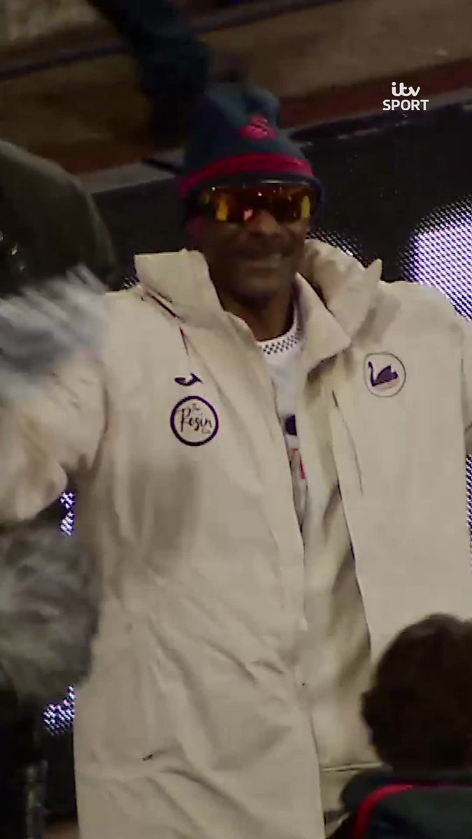 Snoop Dogg in Swansea 🏴 The Doggfather was in the house as Swansea rescued a point in added time against Preston last night 👏