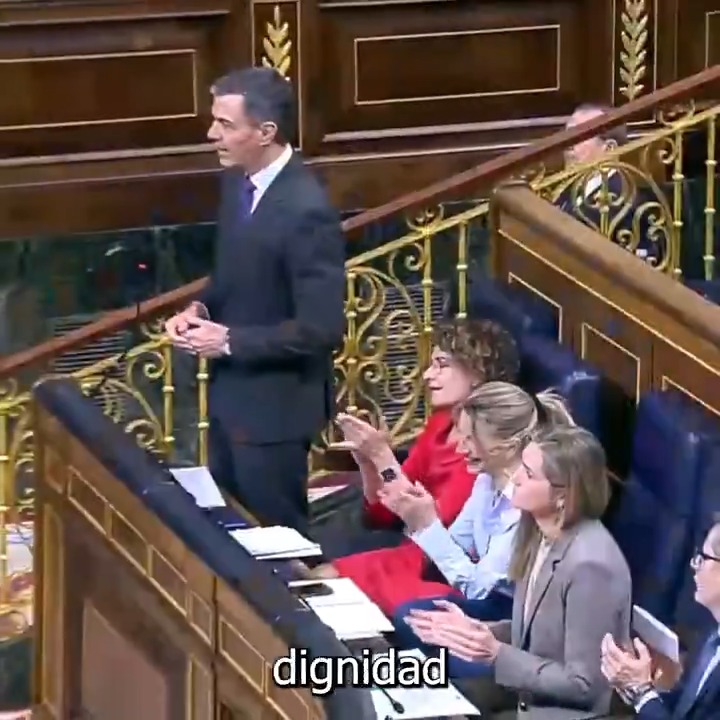 En lo que ha quedado, señor Feijóo. En lugar de política para adultos, política para ultras.