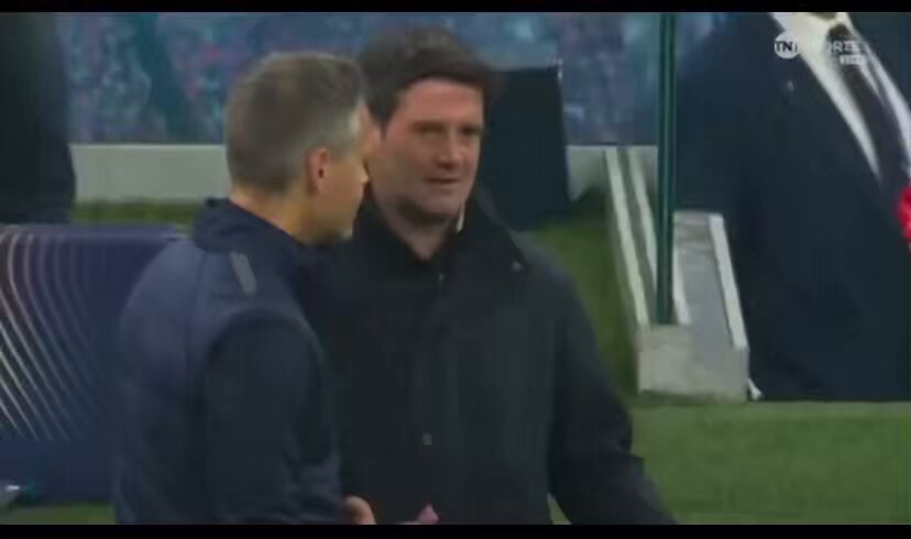 A fine partita Chivu parla a lungo con Knutsen, che sembra quasi istruirlo. Partita tatticamente perfetta del tecnico norvegese che a 57 anni sta dimostrando di meritare una chance in una big. Chapeau #InterBodo