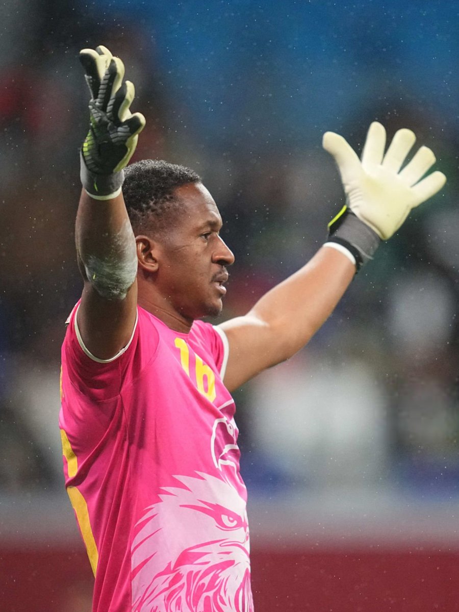 Djigui Diarra to the rescue. 🧤🇲🇱 #TotalEnergiesAFCON2025