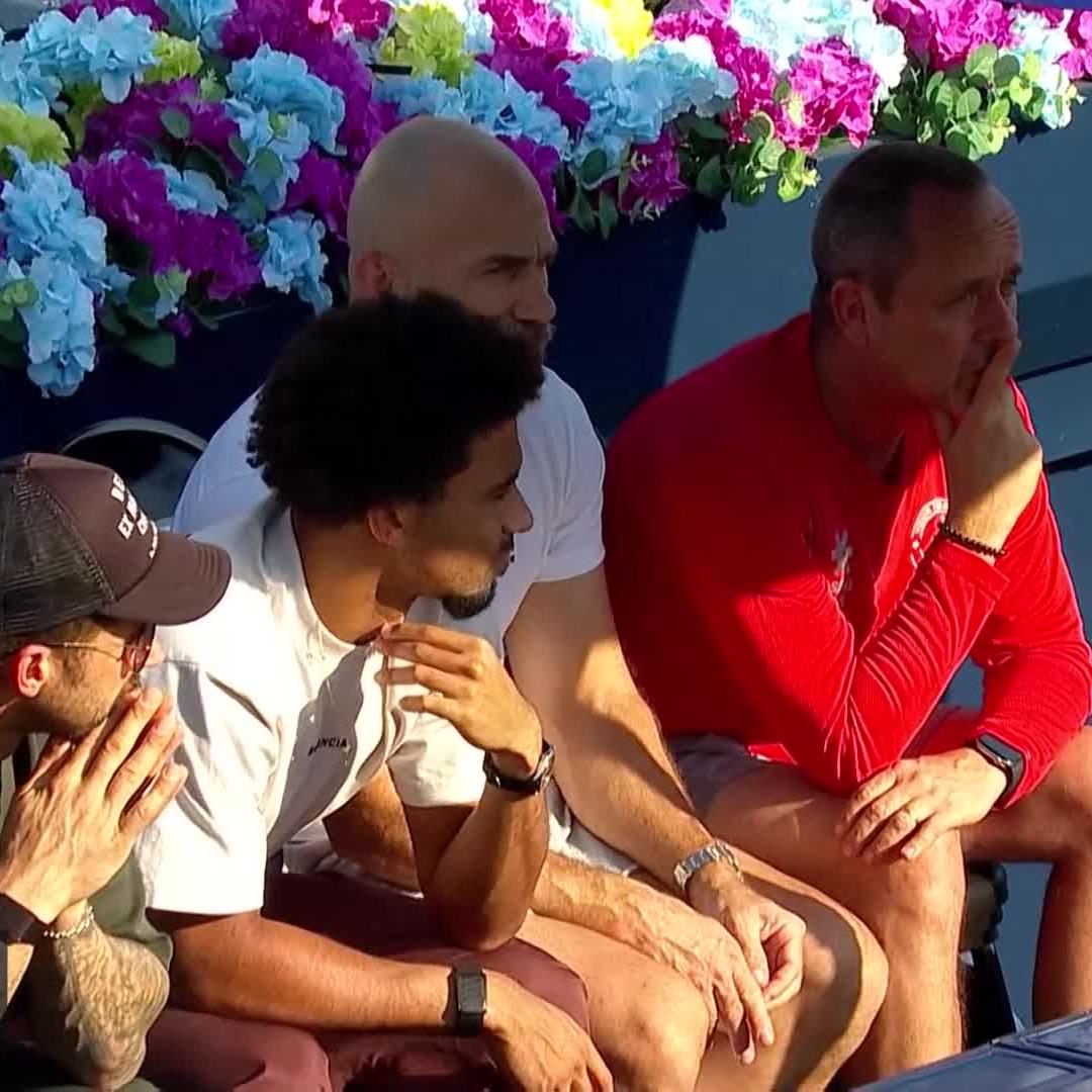 👀 Malgré son forfait, Arthur Fils est dans la box de Giovanni Mpetshi Perricard pour son match contre Félix Auger-Aliassime à Dubaï. 🤝🇫🇷