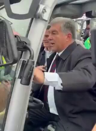 📽️ Laporta en campanya (2026): 1x01 La baieta al Camp Nou 1x02 Els macarrons al Bar Bocata 1x03 El pernil a Andorra 1x04 El toro mecànic a Mercabarna És la millor campanya electoral de la història.