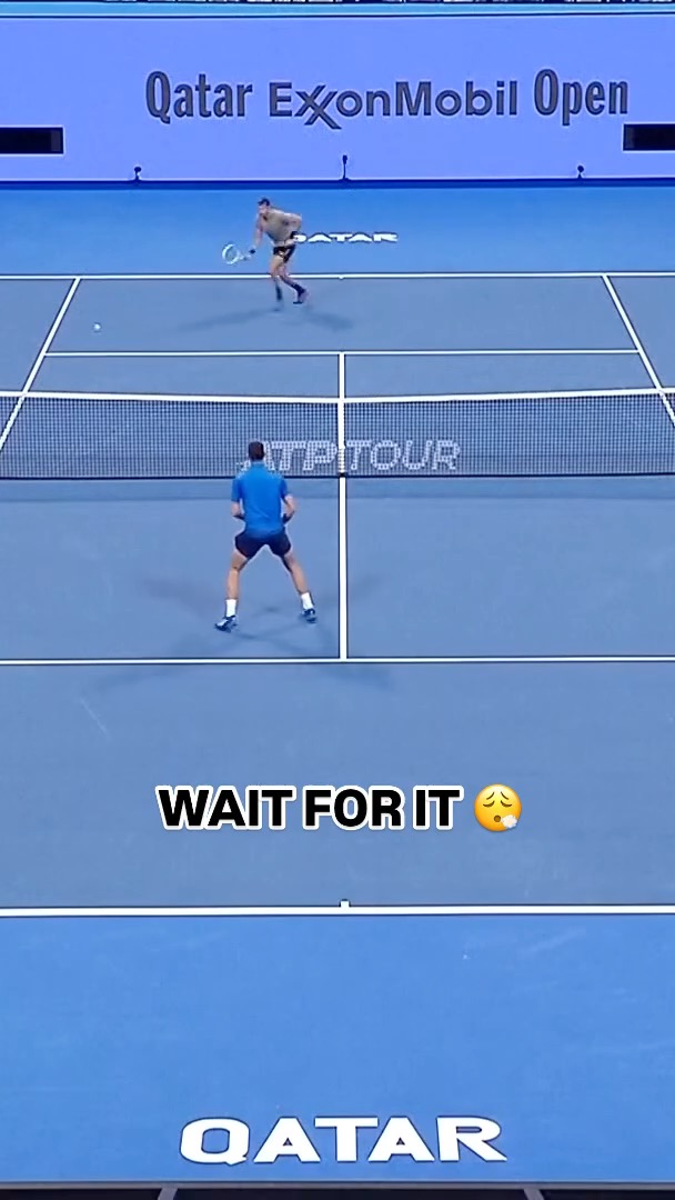 Novak Djokovic could only applaud this 😱👏 Matteo Berrettini defied gravity with this WILD shot 🤯