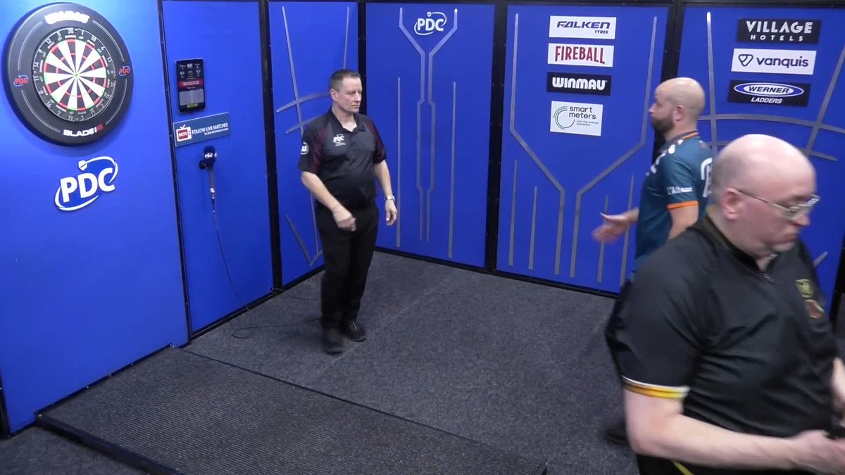 GILDING THROUGH TO THE FINAL! Andrew Gilding scrapes through to the final of #PC6, as Goldfinger wins the last-leg decider against Thibaut Tricole, and beats the Frenchman 7-6! 📺 #PC6