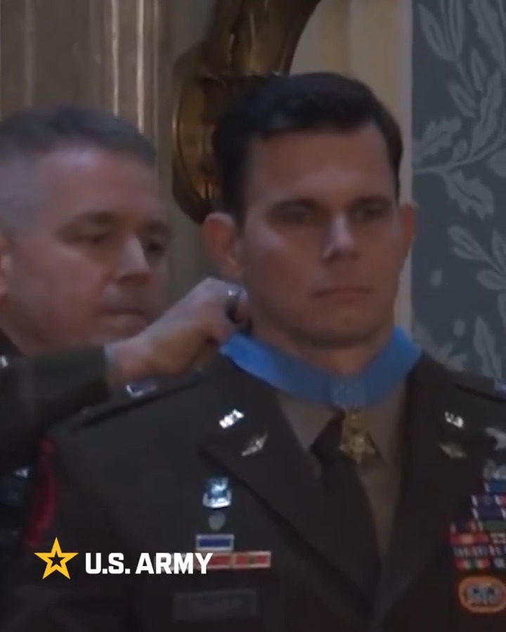 #ICYMI: President Donald J. Trump awarded Chief Warrant Officer 5 Eric Slover the Medal of Honor at the State of the Union for his heroic actions in Operation Absolute Resolve. The White House Department of War 🇺🇸 Secretary of War Pete Hegseth Secretary of the Army