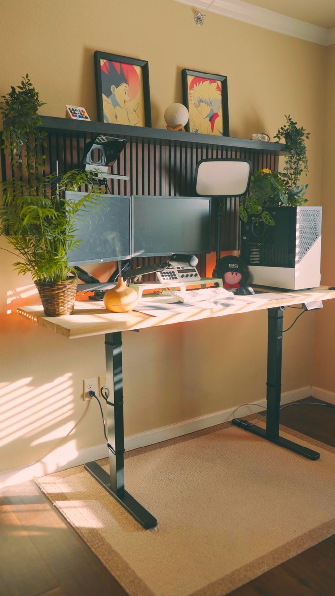 Efficiency meets style. And occasionally video games. 💻 🎮 Shotou 天 shows us how to level up your setup with the XENEON Edge!