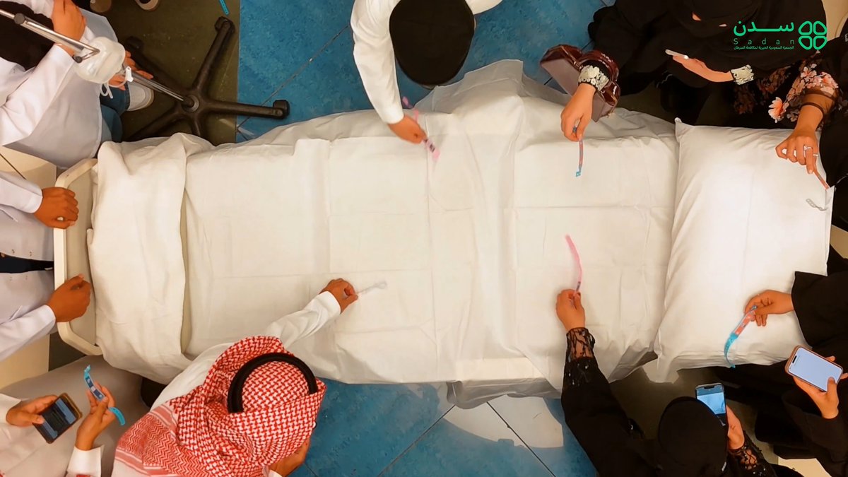 في لحظة… تتغيّر الحياة. هناك من يخوض معركته بصمت، ينتظر دعمًا وأملًا. نطلق اليوم حملة #داووا_بالصدقة لأن العطاء قد يكون شفاءً. تبرع الآن