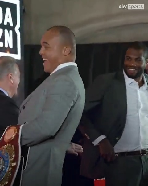 Daniel Dubois refuses Fabio Wardley's fist bump after their first face-off! 🤣