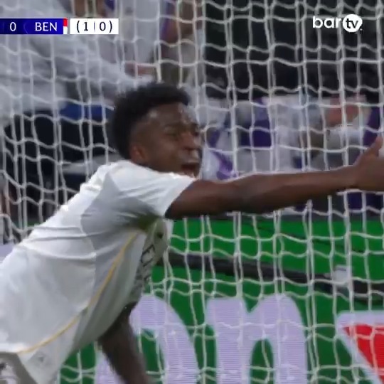 🤬 Enfado con mayúsculas de Vini Jr. tras esta acción, ¿era penalti? #TodoPasaEnTuBar
