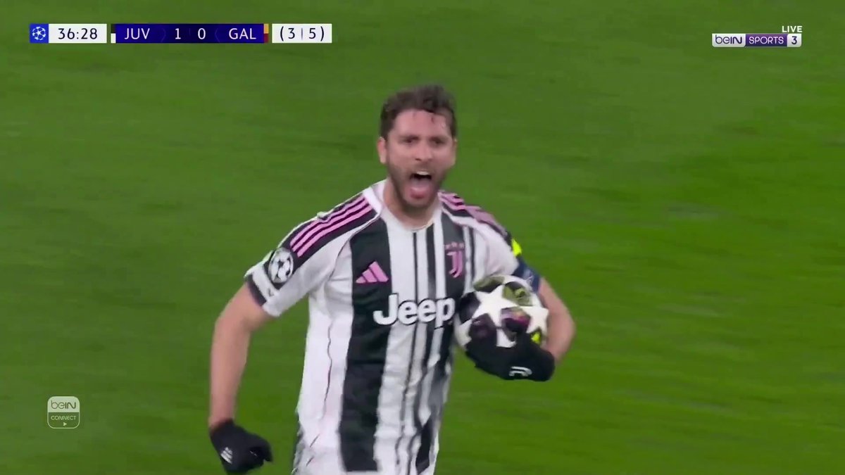 لوكاتيلي يفتتح التسجيل لفريق السيدة العجوز من علامة الجزاء 🥅 #دوري_أبطال_أوروبا