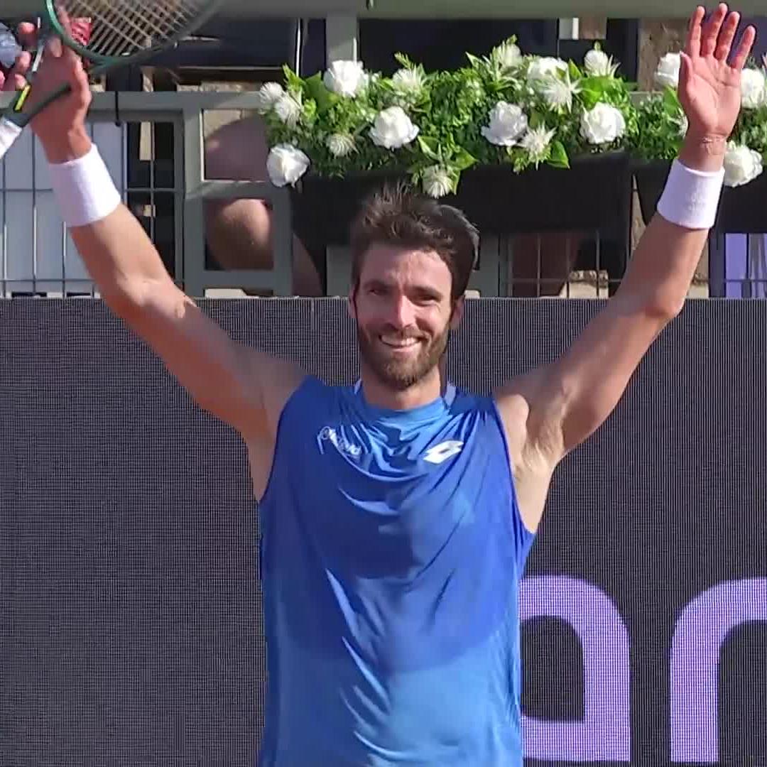Forza Andrea 🇮🇹 Pellegrino reaches a maiden tour-level quarter-final, edging past Comesana in a hard-fought three-set battle 7-6(3), 6-7(2), 6-3 in Santiago! Bci Seguros ChileOpen | #ChileOpen