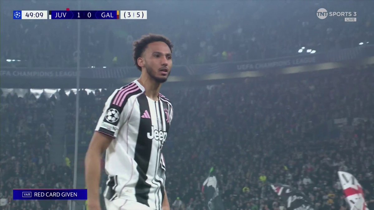 Lloyd Kelly has been SENT OFF for accidentally landing on Galatasaray’s Yilmaz… I cannot believe what I’ve just seen.