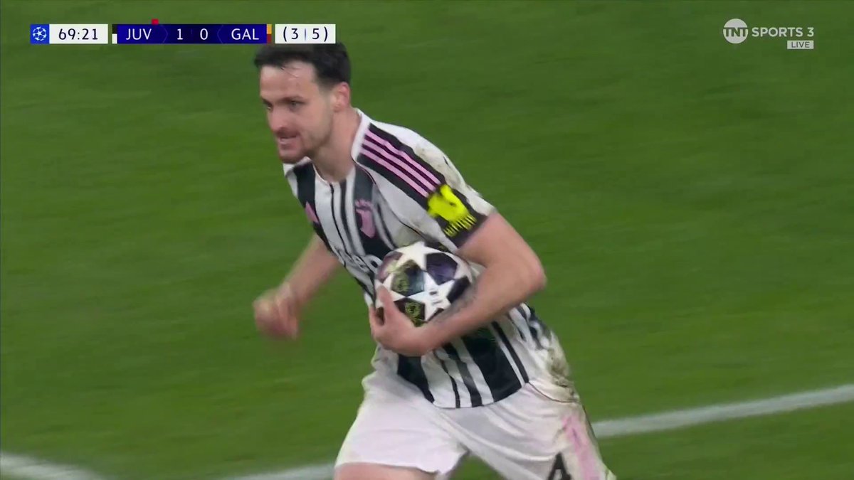 Game very much alive 👀 Federico Gatti extends the lead for Juventus, reducing the deficit to one against Galatasaray! TNT Sports &amp; discovery+ UK