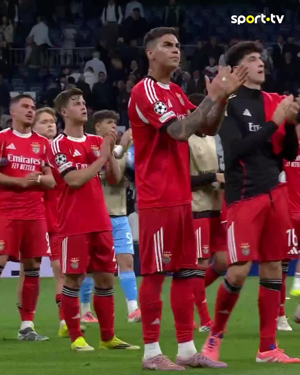 Os jogadores encarnados agradecem o apoio dos adeptos presentes em Madrid 🫶 #sporttvportugal #CHAMPIONSnaSPORTTV #UEFAChampionsLeague #RealMadrid #SLBenfica