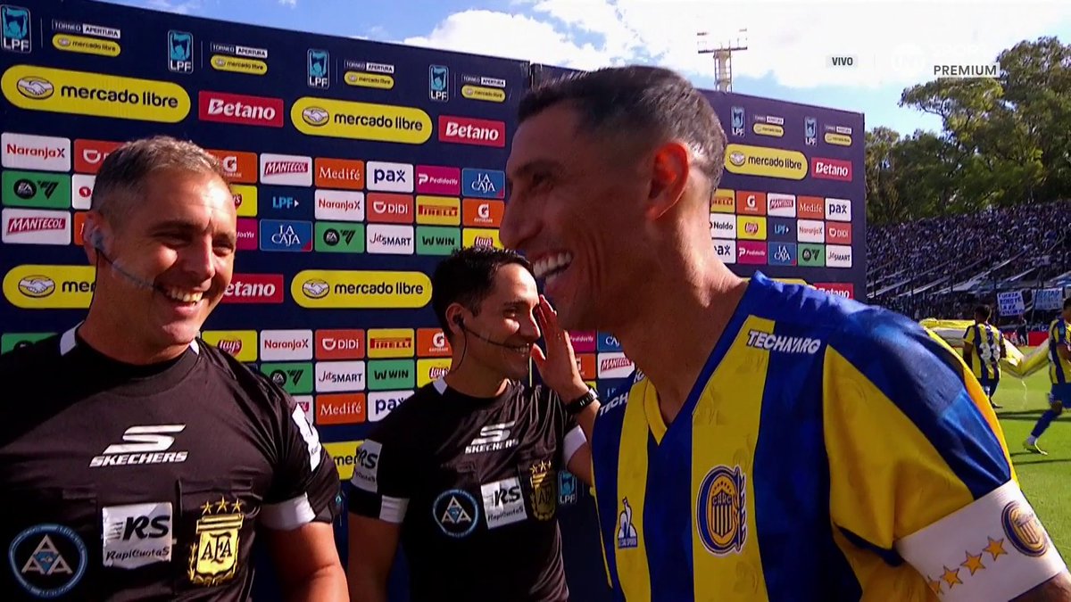 *Para el sorteo de la moneda Maradona o Messi? Di María: No, que elija él jaja Nacho: Maradona, no soy cagón