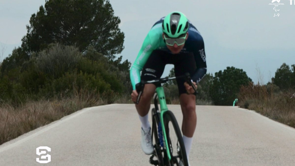 🚴 #Stade2 | Cyclisme : dans la roue de Paul Seixas 🇫🇷 Le jeune talent, en pleine ascension, arrive pour briller sur le sol national ! Il disputera samedi sa première course de 2026 en France, après un dur entraînement... 💪 ▶️ L'émission en replay :