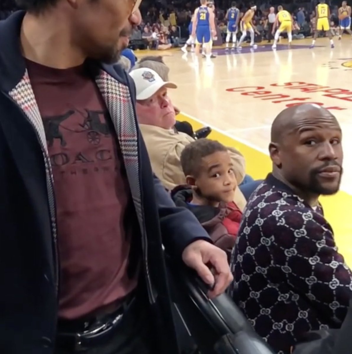 This moment between Floyd Mayweather and Manny Pacquiao at a Lakers game will always be iconic 😂 🎥 mannypacquiao/IG