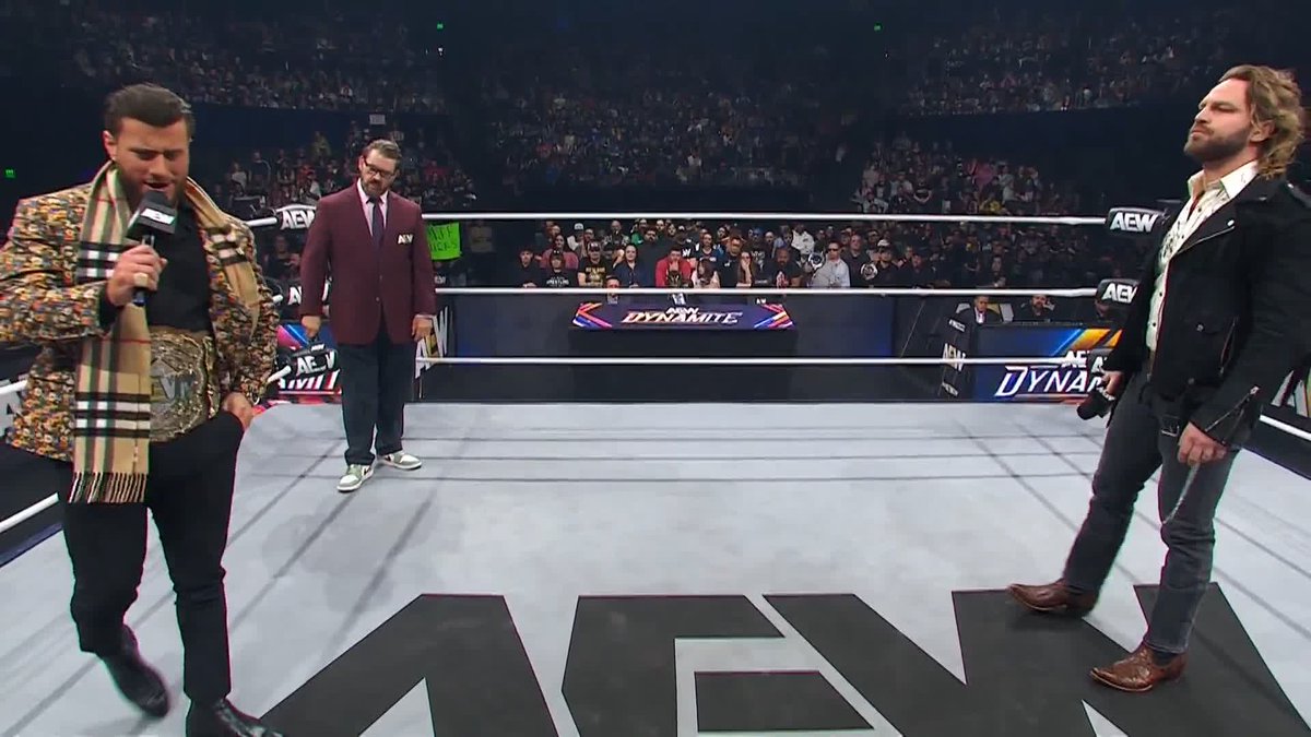 Tony Schiavone flipped the coin and MJF won the toss. Hangman asked to check the quarter but MJF tried to flee. Before it was revealed that MJF RIGGED THE TOSS BY USING A DOUBLE SIDED COIN. So Tony Khan punished Maxwell by making it... TEXAS DEATH!!!