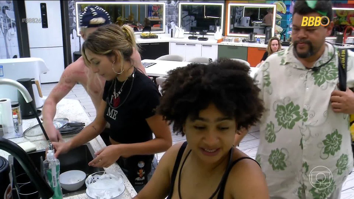 tia Milena limpou o beijinho que Babu deu 😮 #BBB26 #RedeBBB