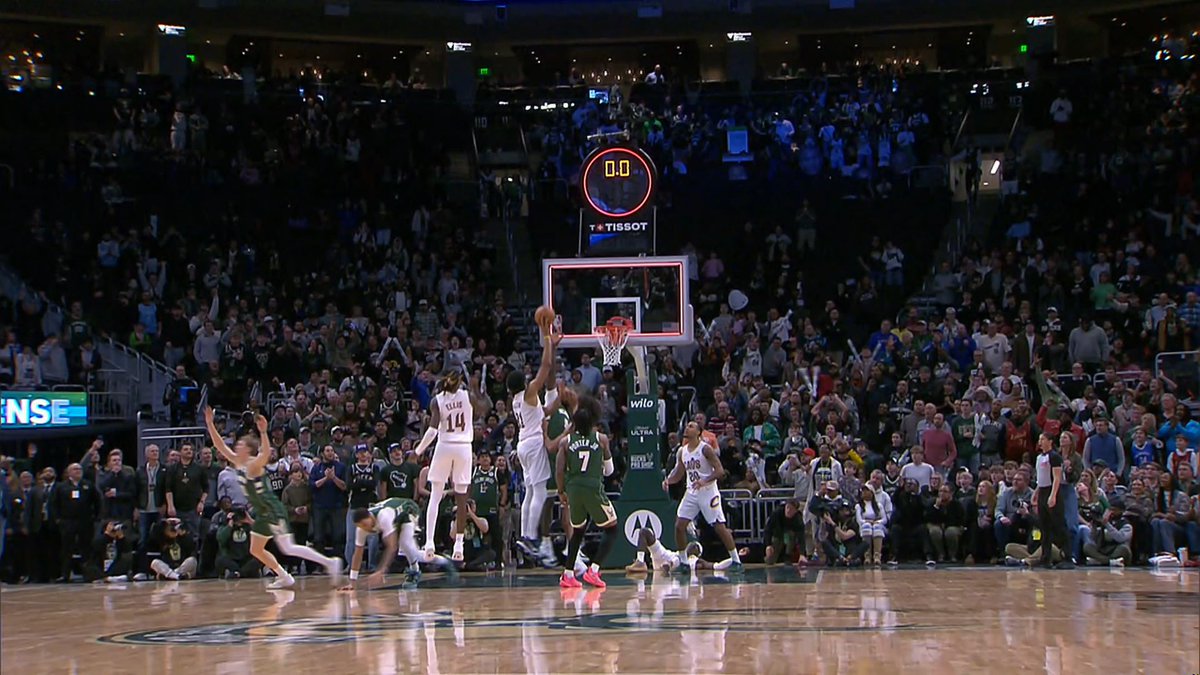 WILD ENDING IN MILWAUKEE 🚨 Kevin Porter Jr. gives the Bucks the lead with 20.2 left, and the buzzer sounds JUST before Jarrett Allen's game-tying attempt.