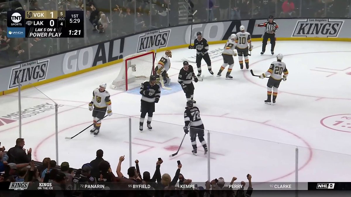 Artemi Panarin's got his first point as a member of the LA Kings! 🍞 📺: NHLonTNT &amp; Actually HBO Max ➡️