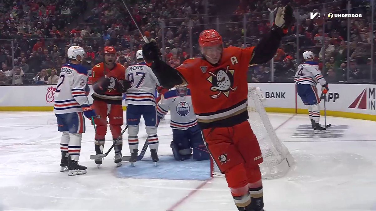 Leo Carlsson scores in his first game back!! 🦆