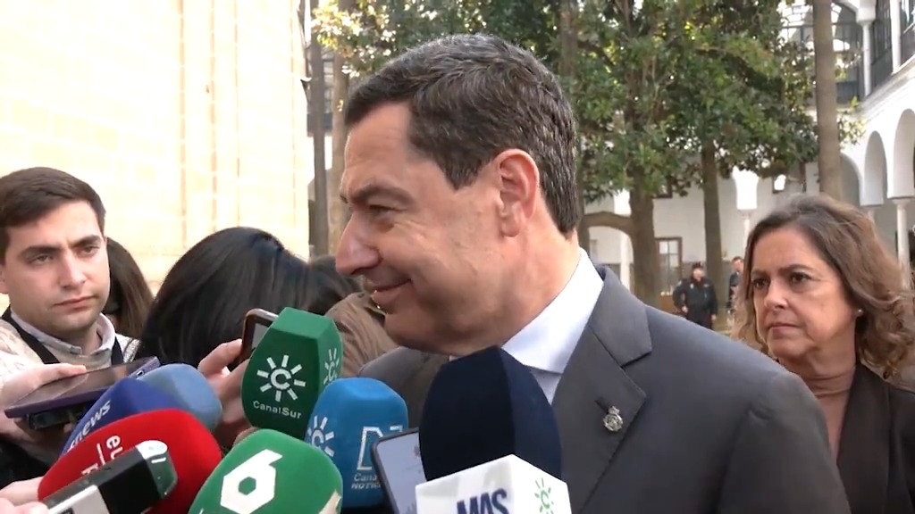 El Rey Emérito tuvo sombras, pero fue clave en la consolidación de la Democracia y la defensa de las libertades, como demuestra la desclasificación de documentos del 23F. Sería sensato y razonable que se cumpliera su deseo de volver a España, por humanidad.
