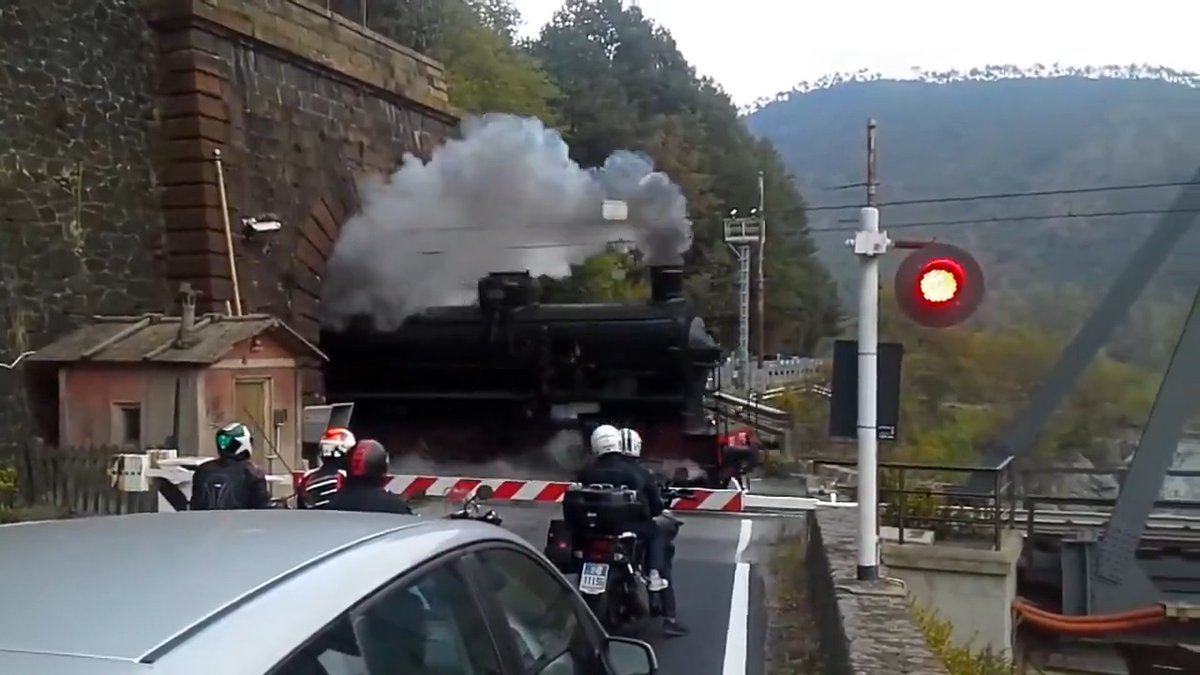 Historical Steam Train in Ovada, Italy. A FS Gruppo 740 locomotive crossing between a tunnel and a bridge on the Acqui Terme–Genoa line. Wait until the end...