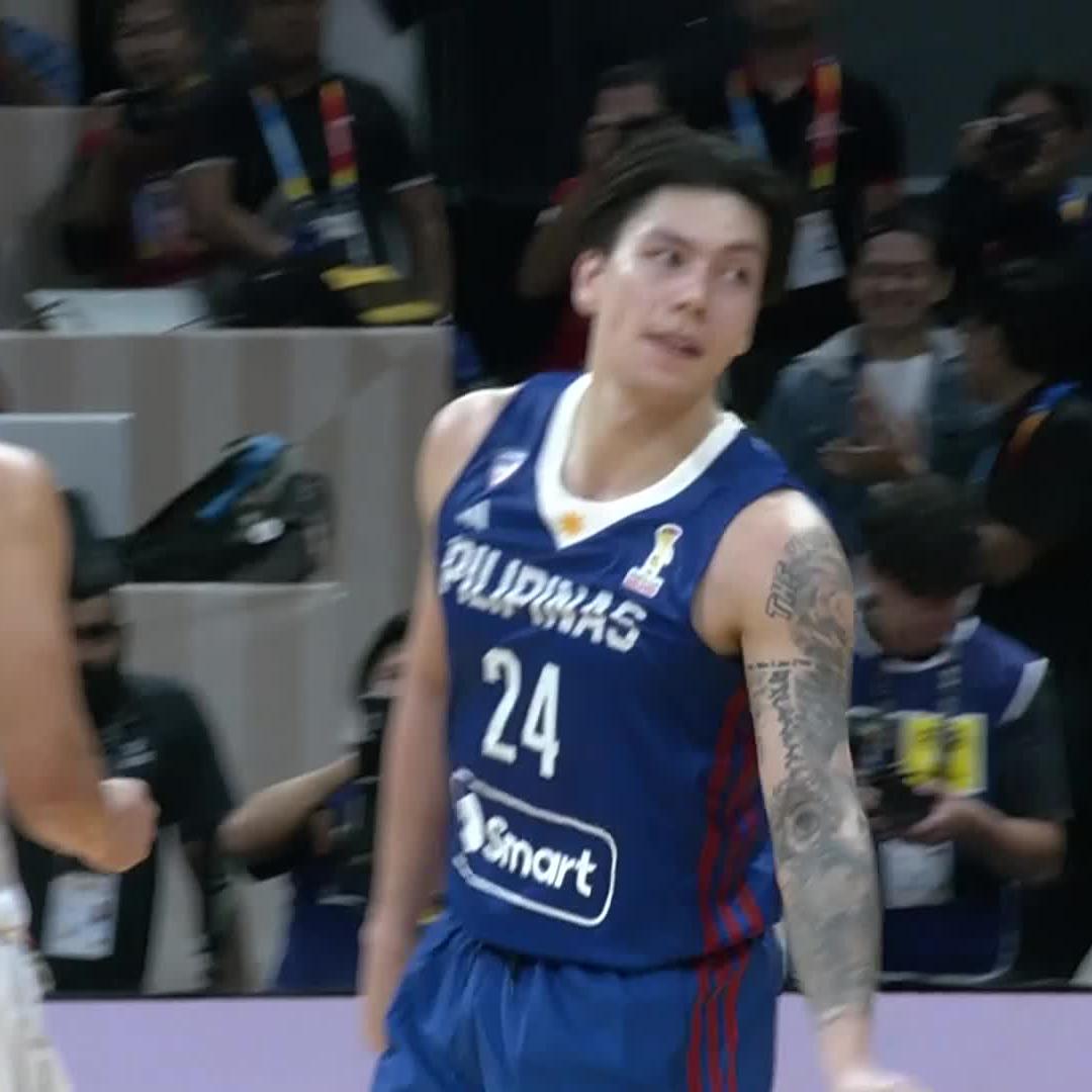 Dwight Ramos was thiiiis close to sending it to OT for Gilas Pilipinas 🤏 New Zealand take care of things vs. the Philippines for their 7th W in 8 all-time matchups 🇳🇿 #FIBAWC x #StepItUp