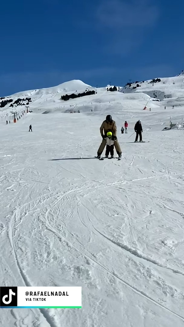 🥰🎿 Esquí, nieve y... ¡Nadal! 😊 Rafa Nadal enseñando a esquiar a su hijo