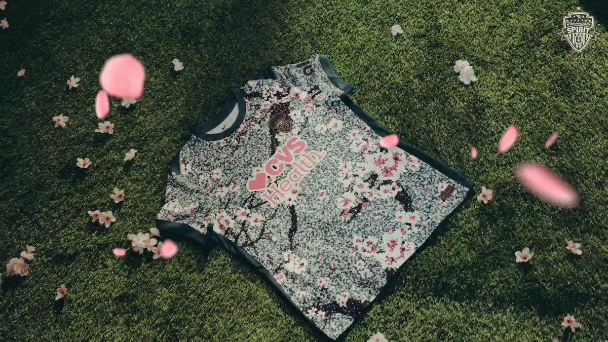 The Spirit in Bloom Kit 🌸 Inspired by DC’s renowned cherry blossoms, Spirit in Bloom features a rich green Potomac river motif with petals floating effortlessly across its surface 💗 Shop now 🌸