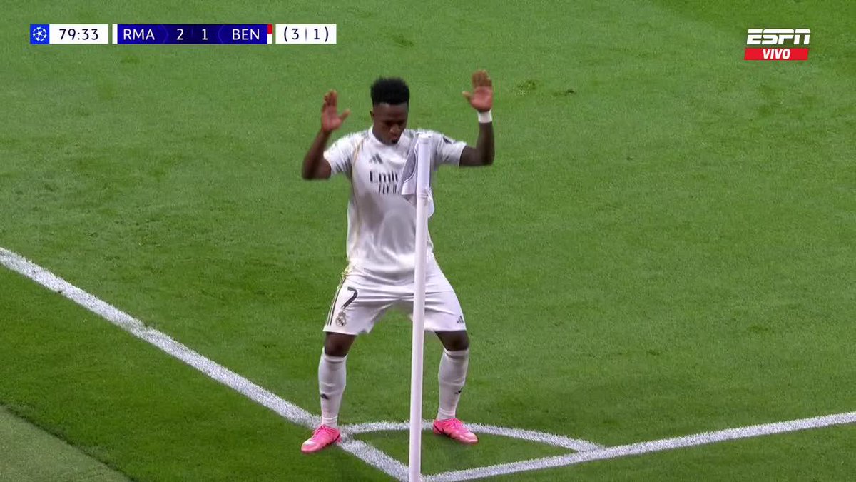 Tras el partido de ida, Mourinho criticó el festejo de Vinicius: "Marcas un gol de otro mundo. ¿Por qué no celebras como Di Stefano, Pelé? ¿Por qué no celebras solo con la alegría? Siempre lo mismo". ¿Qué hizo hoy Vini? Festejó DE LA MISMA MANERA 😬🇧🇷
