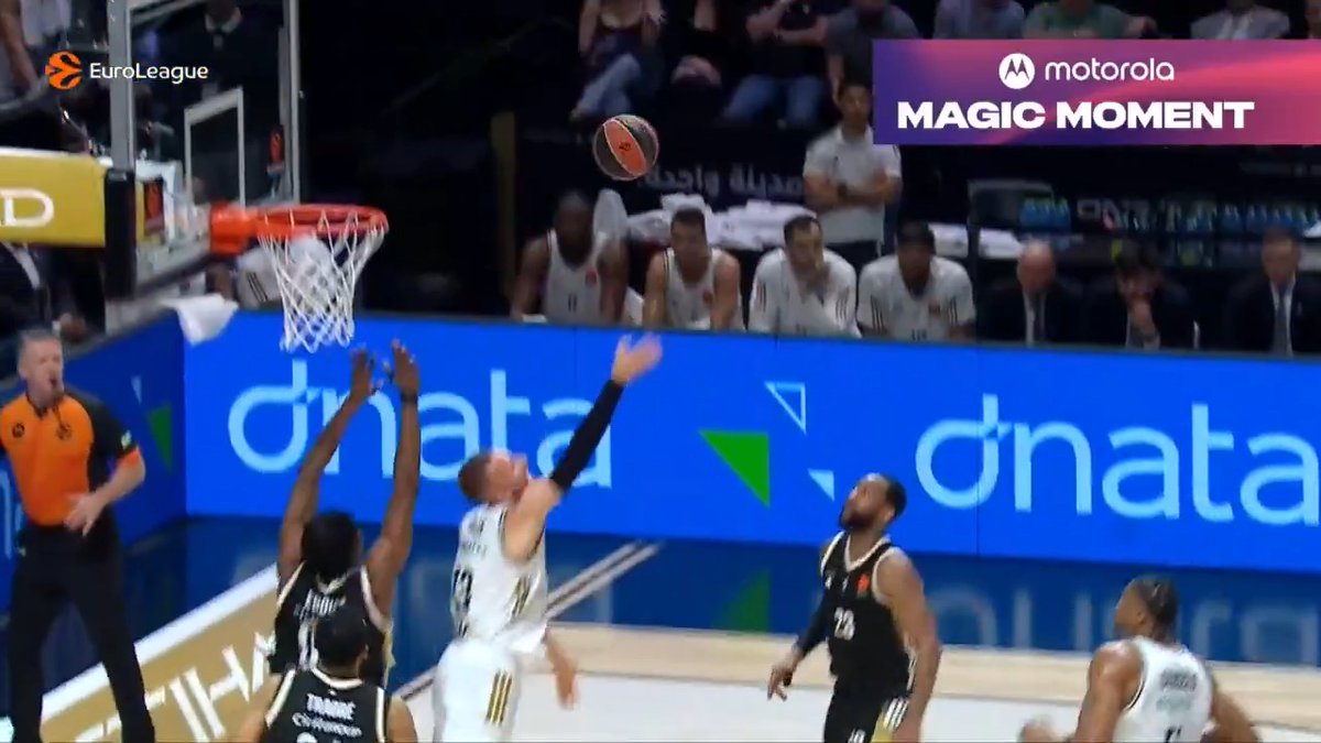 How'd ya get that one to fall, Dzanan Musa? 🎪 #MotorolaMagicMoment motorola I Dubai Basketball